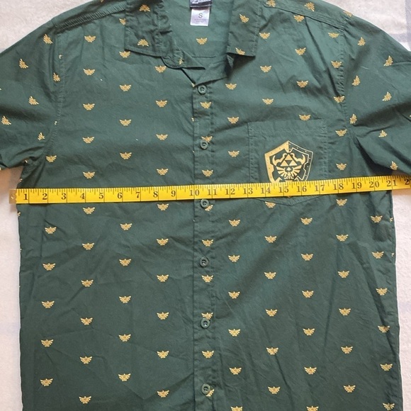 The Legend of Zelda Green Short Sleeve Men's Shirt Size Small - Picture 8 of 9
